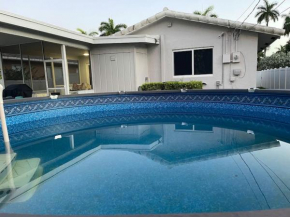 SuperVilla - 3BR/2BA - Pool - Walk to beach